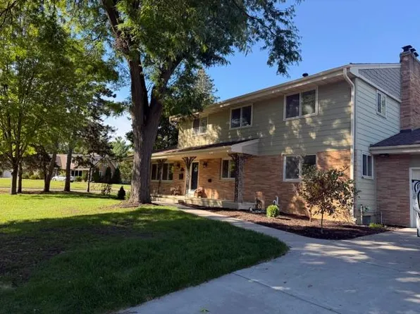 1525 Saint Croix Cir, Golden Valley, MN 55422