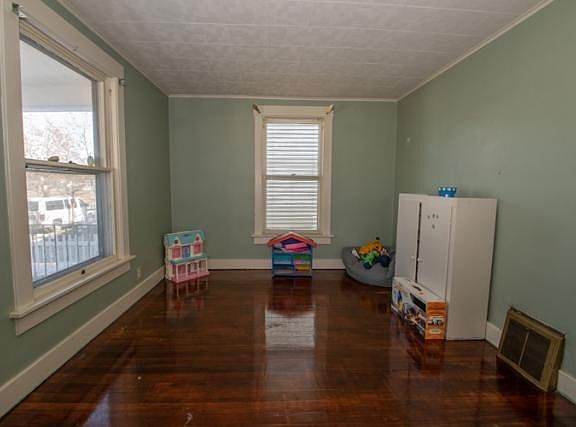 3rd image of 1001 Erwin St