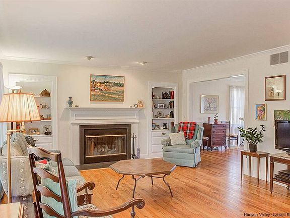 3rd image of 168 Huguenot St