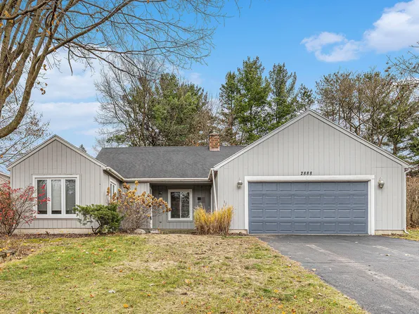 2888 Burrwick Dr SE, Grand Rapids, MI 49546
