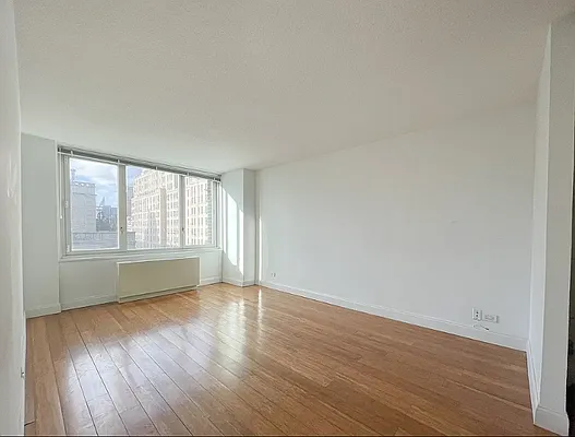 Rented by City Zen Realty | media 4