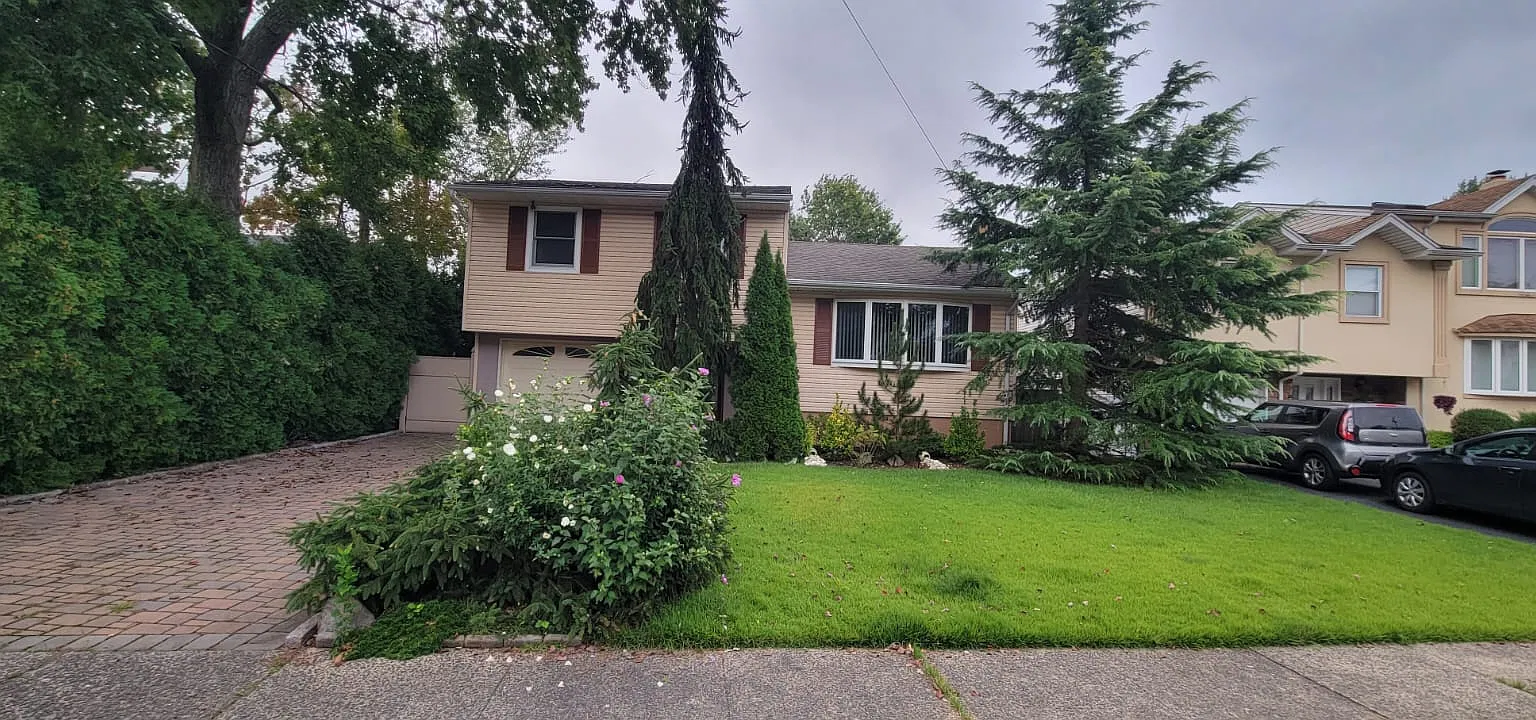 4 bed, $3,900 — Photo 1