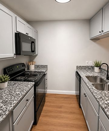 2nd image of 624 E 3rd St APT 106