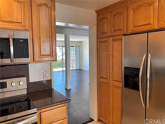 3rd image of 39 Seaview Dr N