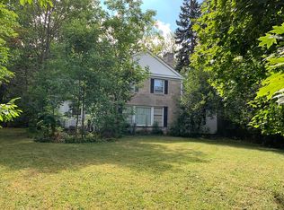 12854 Cedar Rd, Cleveland Heights, OH