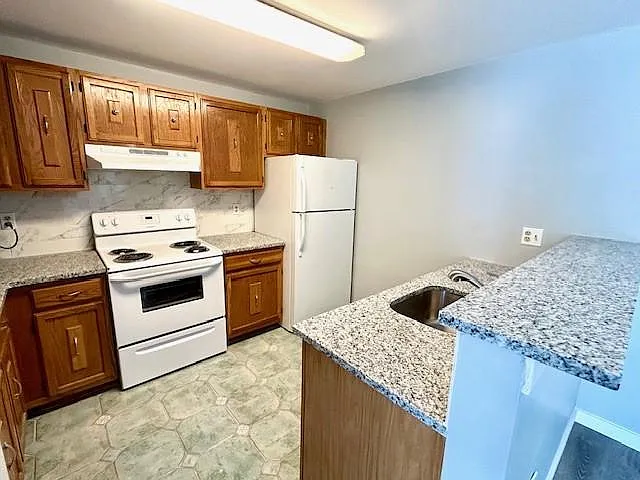Building Photo - 18 Walden Dr #3