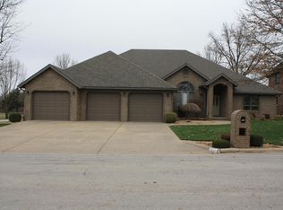 9523 Pasatiempo Dr, Nixa, MO 65714