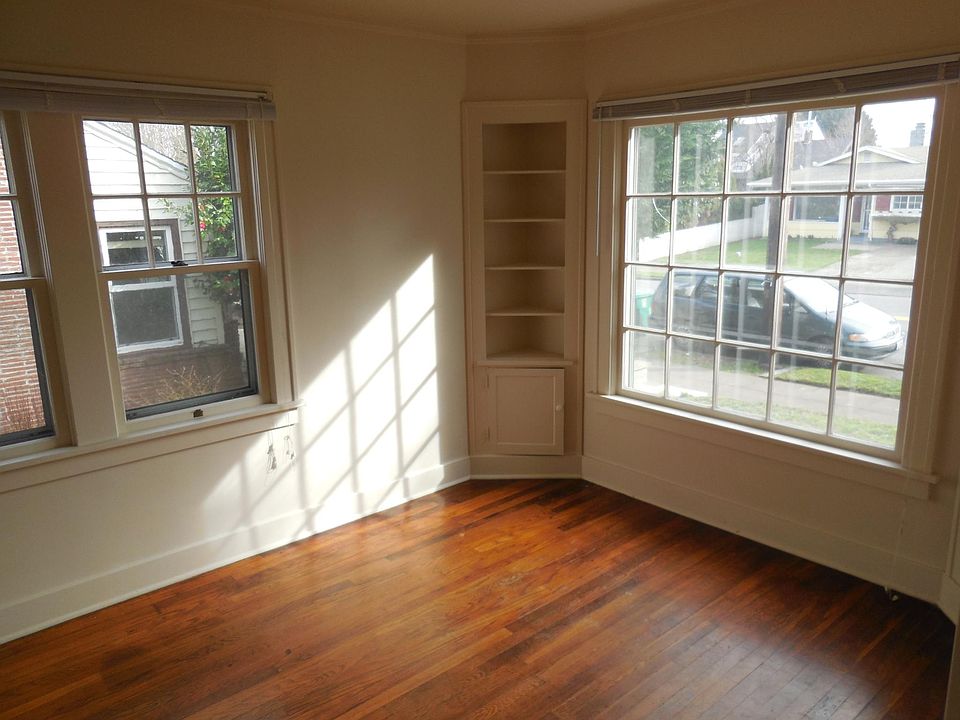 2nd image of 6205 NE 33rd Ave
