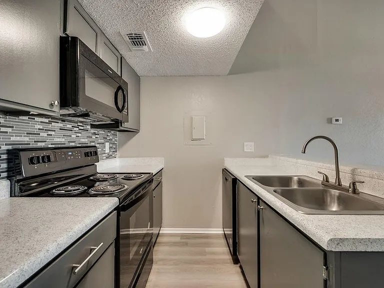 1217 Pecan Square Dr #27 — Photo 1