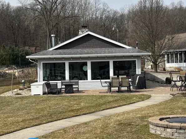 66057 South Dr, Cassopolis, MI 49031