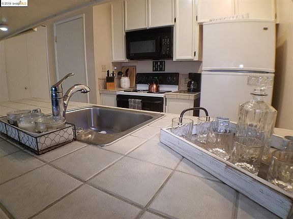 4th image of 2507 Florida Ln