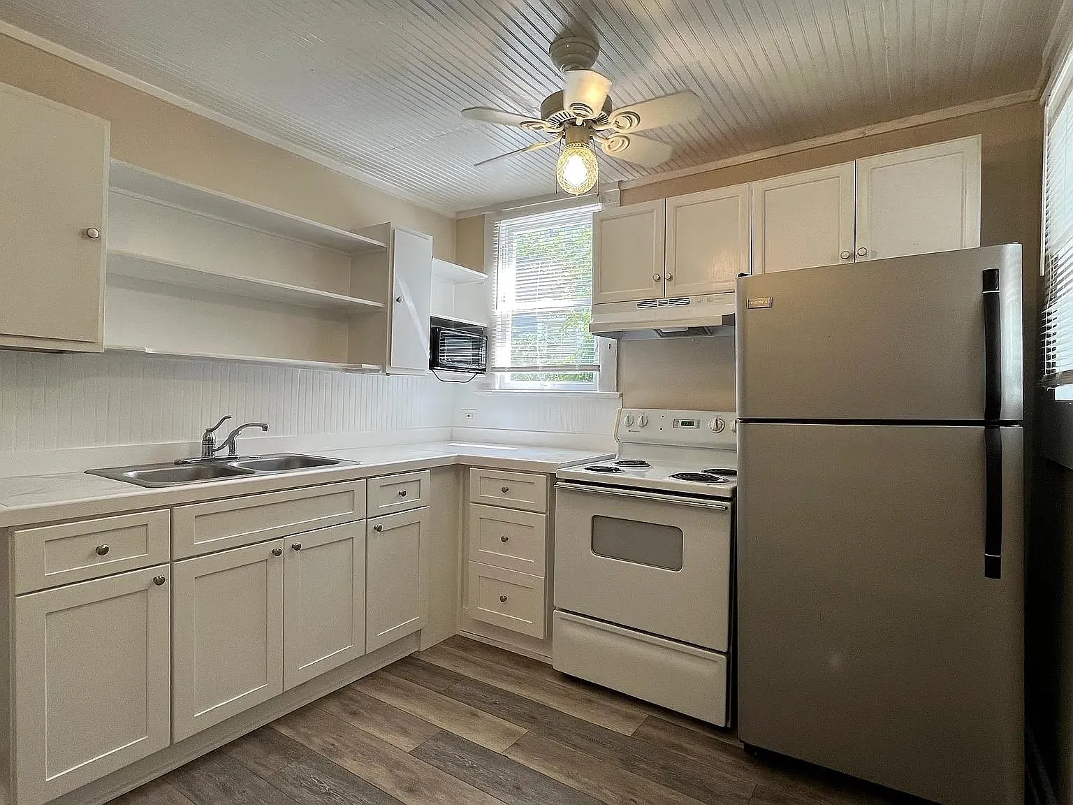 2 bed, 700 sqft, $1,400 — Photo 2