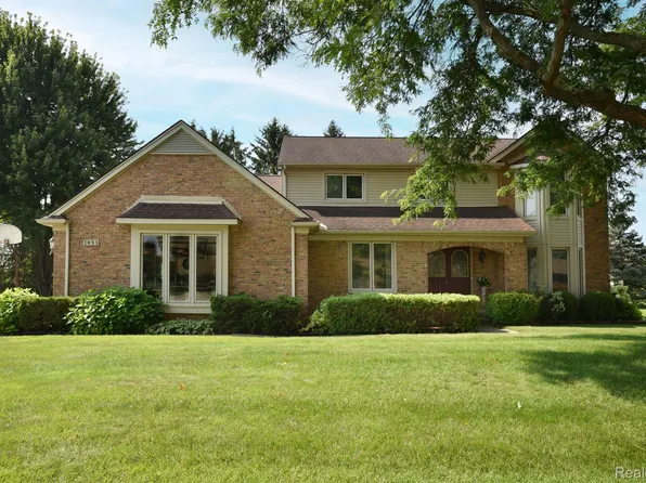 1051 Byron Dr, Troy, MI 48098