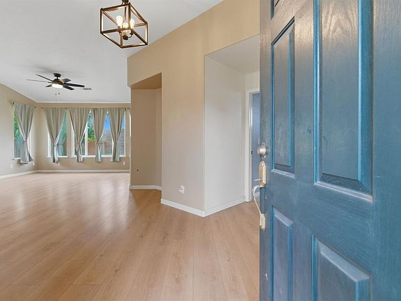 5th image of 1014 Foxfire Dr