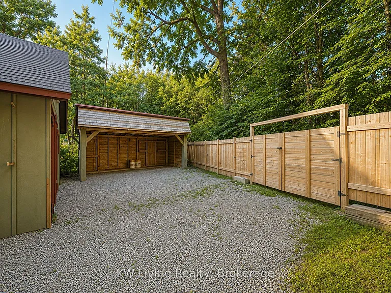 127 Lake Dr N — Photo 14
