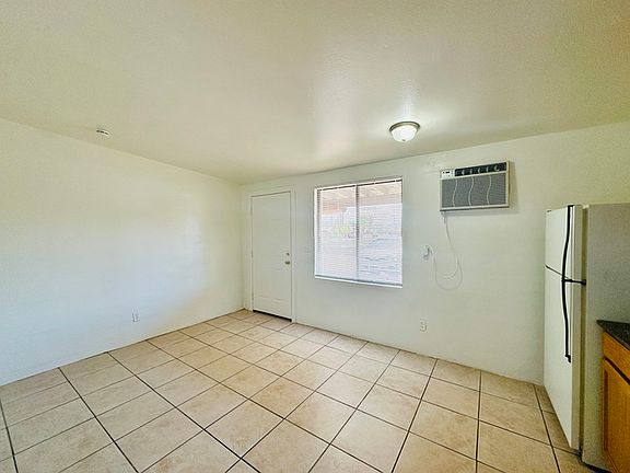 5th image of 1165 N Catalina Ave