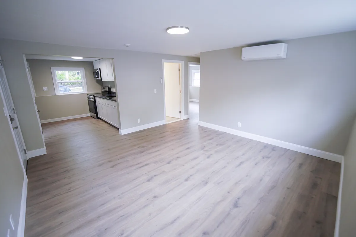 Building Photo - 67 Forest St #1