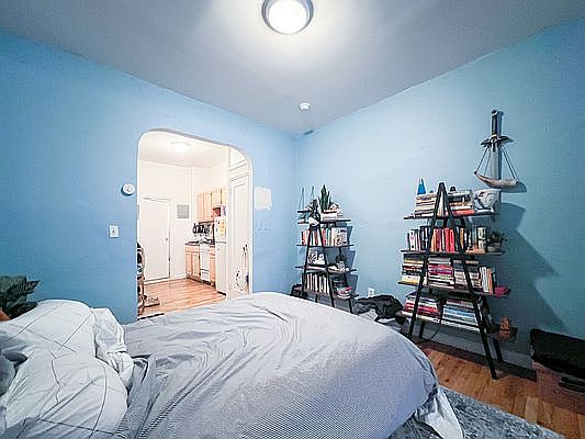 5th image of 342 E 9th St APT 1A