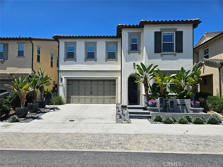 13419 Gardenia Ave — Photo 1