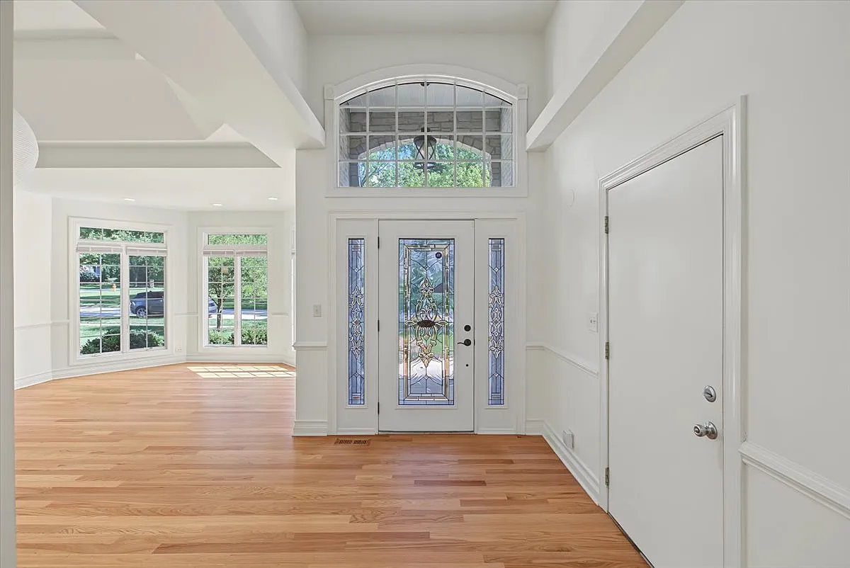 4 bed, 2877 sqft, $5,800 — Photo 3