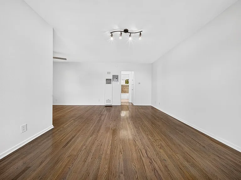 1412 W. 17th St — Photo 5