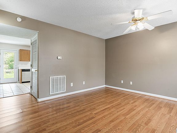 4th image of 5049 Falling Creek Ln