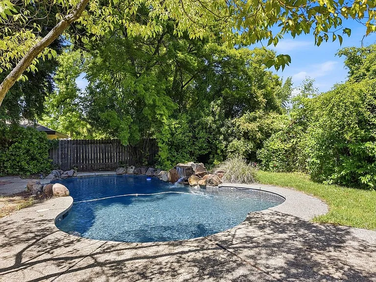 3283 Cambridge Rd — Photo 42