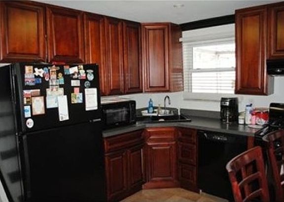 2nd image of 625 Dahlia Dr
