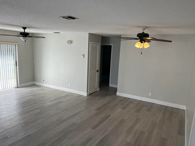 2222 NE 3rd Ave — Photo 4