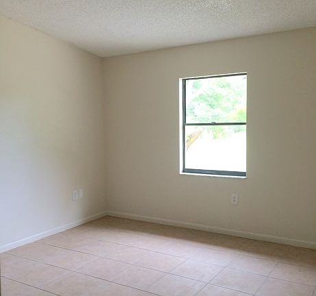 5th image of 4031 Saint Paul Dr