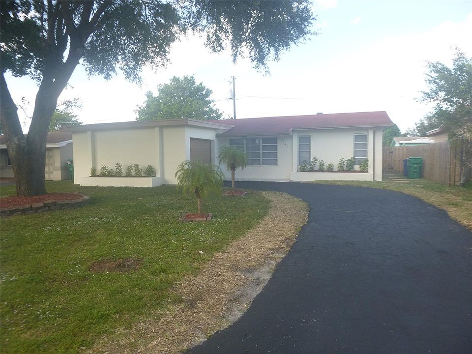1st image of 8761 N Crescent Dr