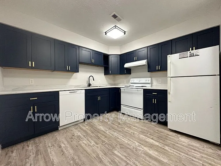 515 W Saunders Ave #20 — Photo 2