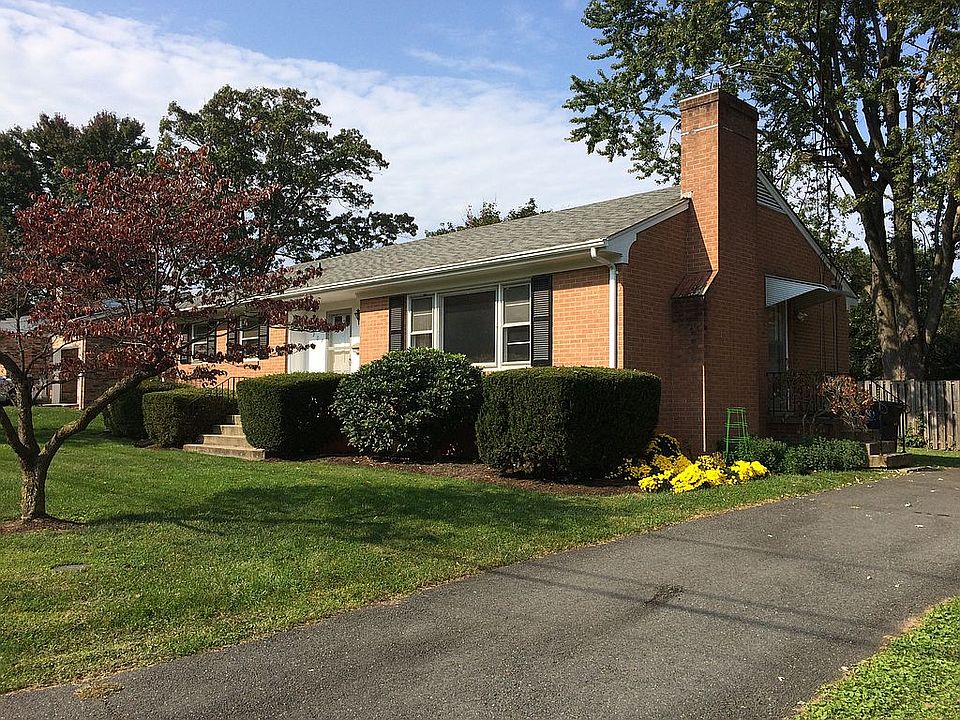 1st image of 304 Daniels St NW