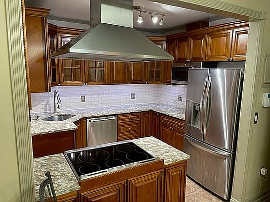 3rd image of 2388 29th St APT 2