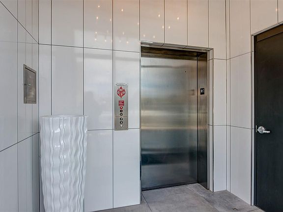 4th image of 113 S Park St #302