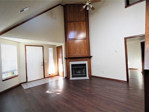 2nd image of 2134 Parkview Dr