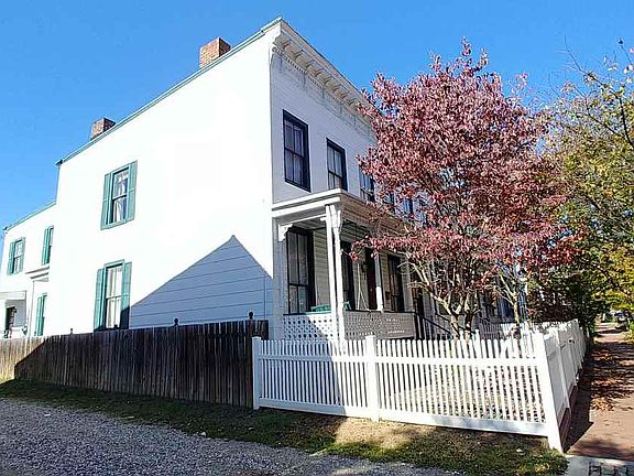 2nd image of 516 S Laurel St