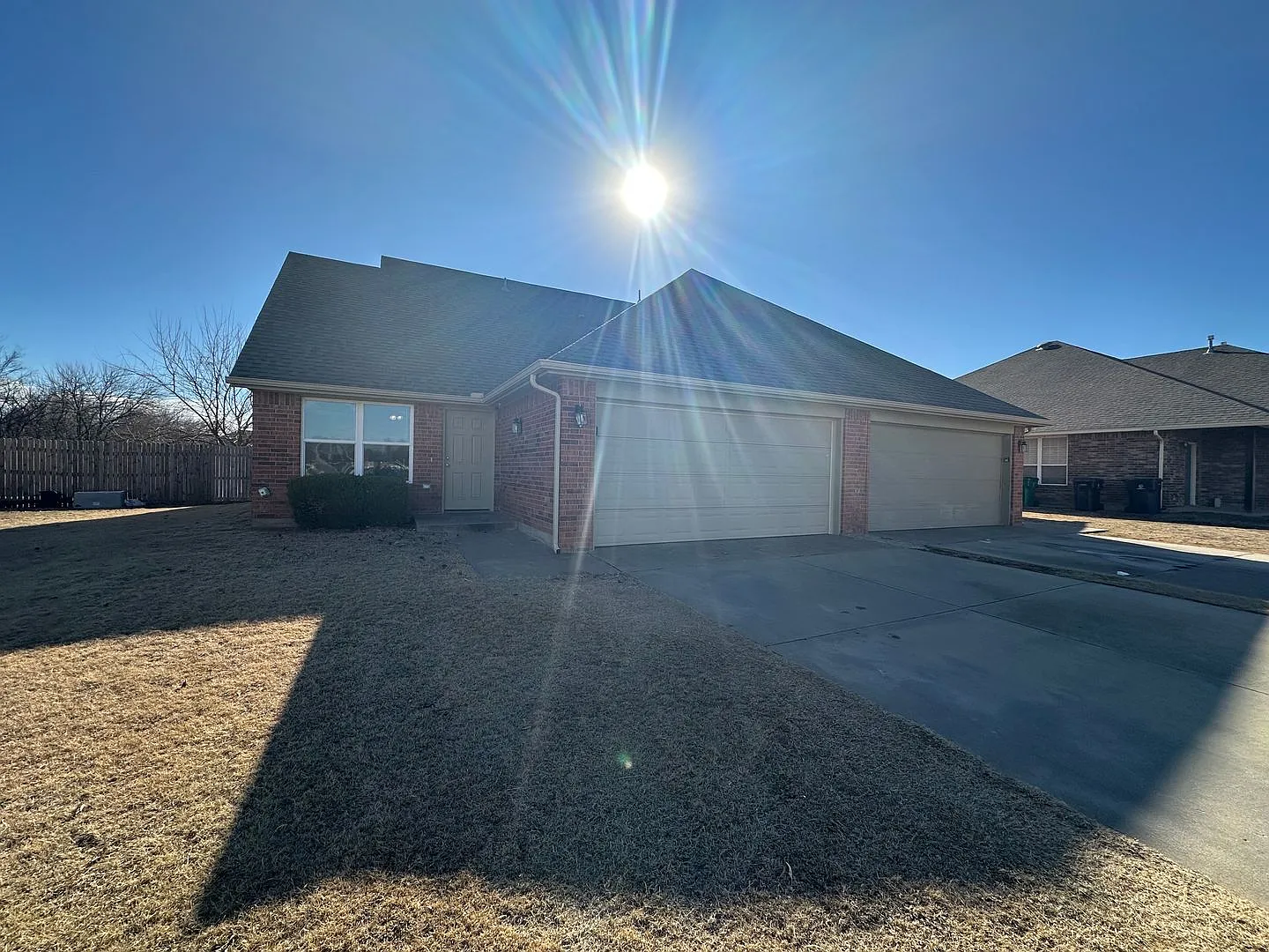 3 Bedroom 2 Bathroom Duplex - Mustang School District — Photo 2