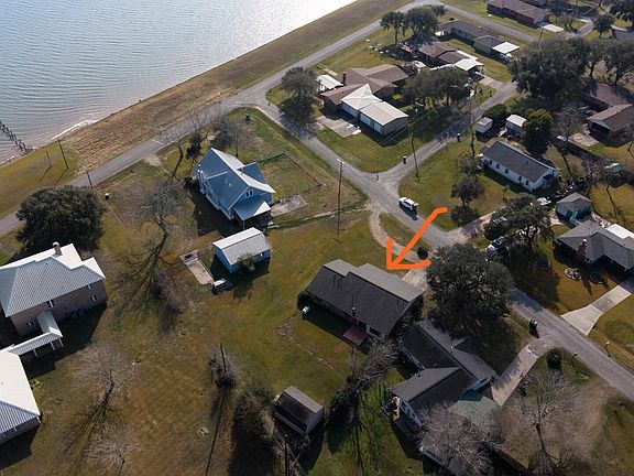 4th image of 414 E Austin