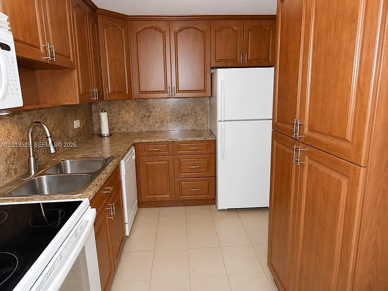 447 NE 195th St #117 — Photo 4