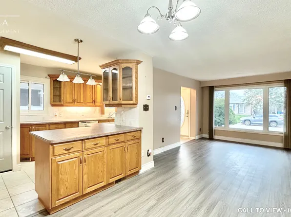 50 Ashdale Cres #1, Clarington, ON L1C 3M9