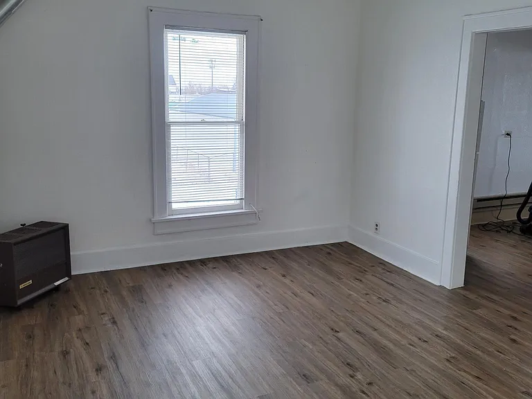 150 Sweetwater St #4 — Photo 2