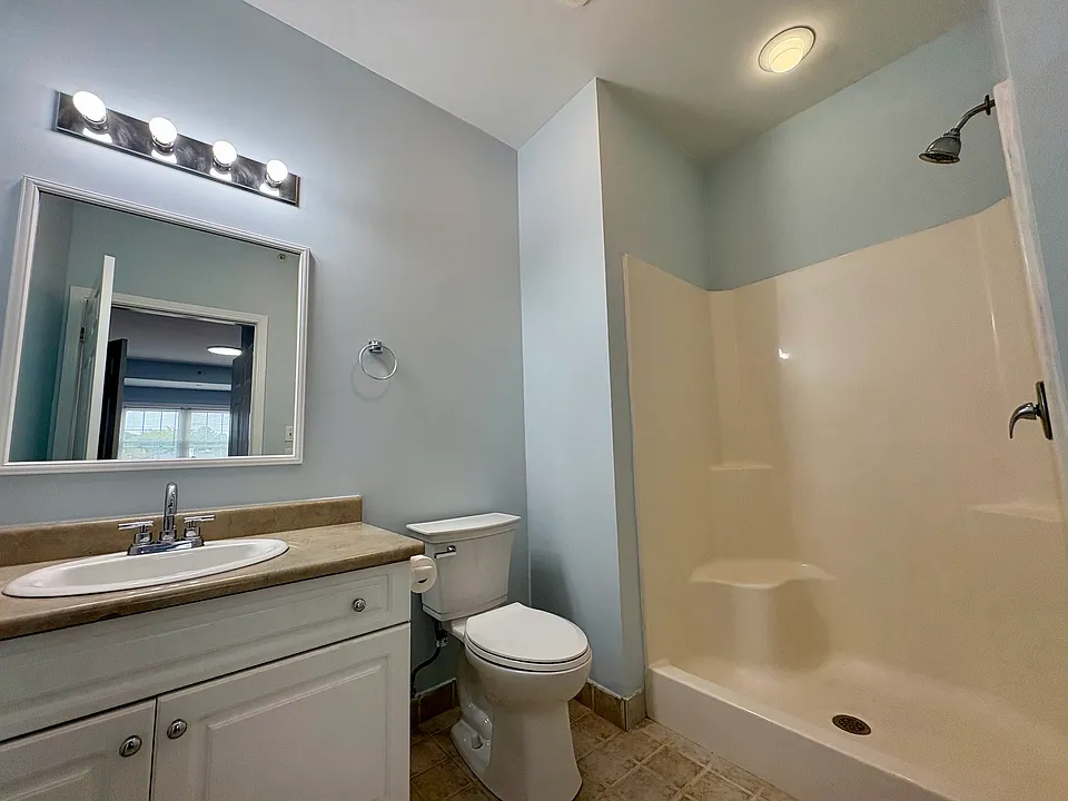 Master Bathroom (Shower will have a brand new model)