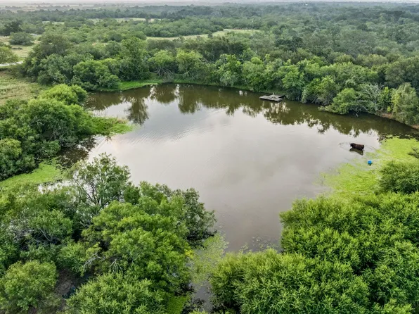 9611 Wilke Rd, Kingsbury, TX 78638