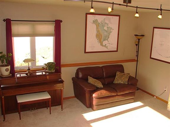 2nd image of 353 Skyridge Dr