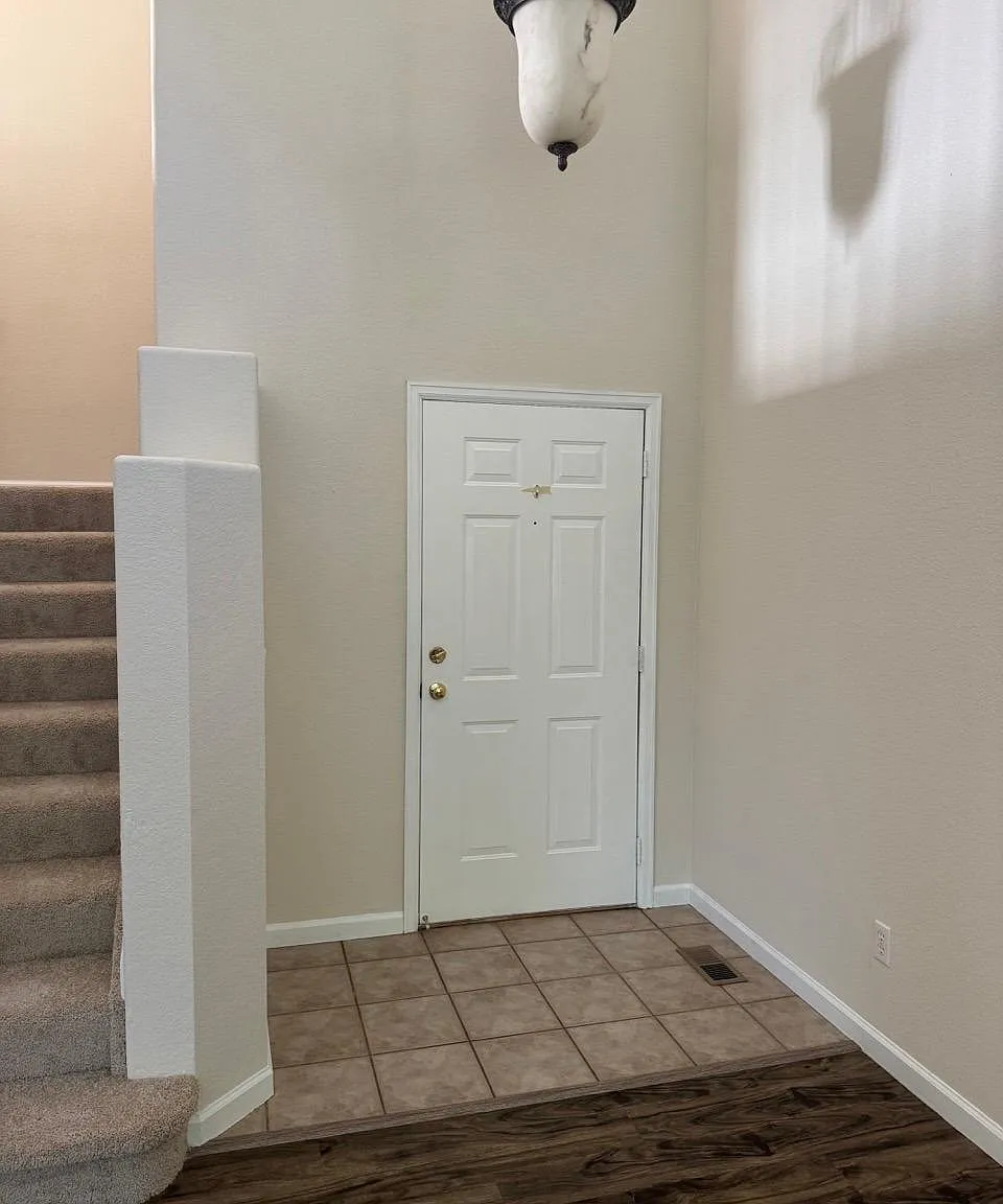 3 bed, 2363 sqft, $3,150 — Photo 2