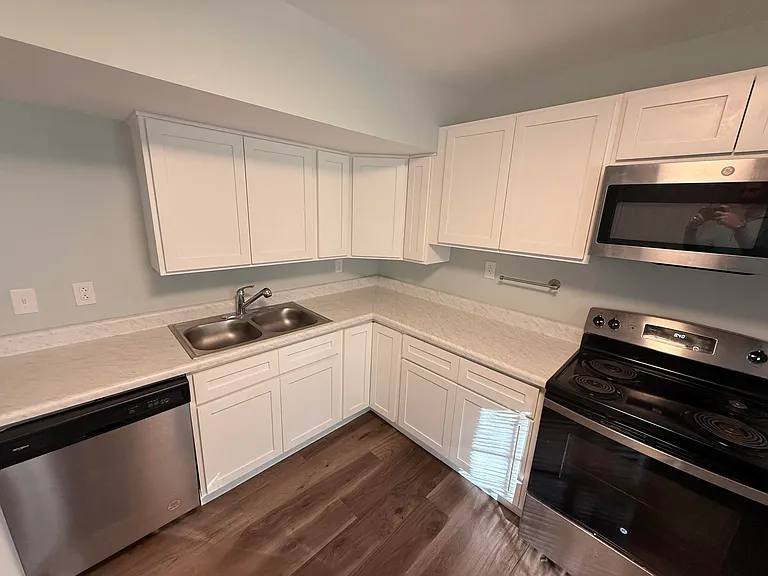 250-264 Hycliff St #1-7 — Photo 8