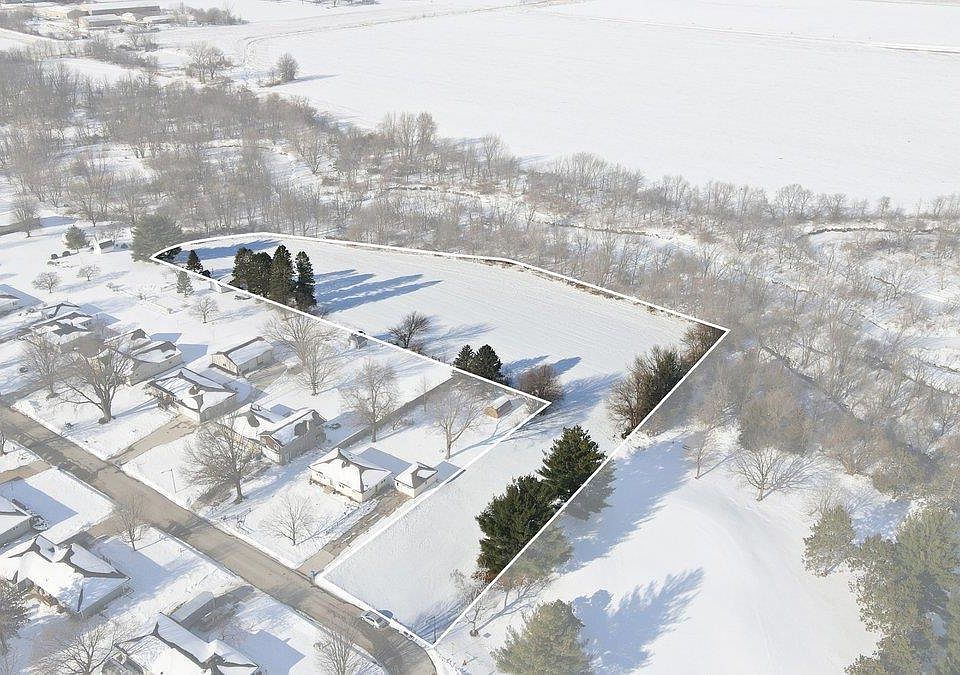 1st image of 730 Iowa St