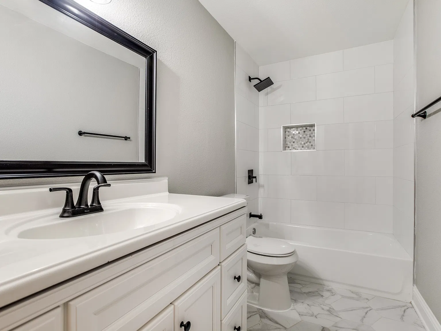 3 bed, 1315 sqft, $2,195 — Photo 4