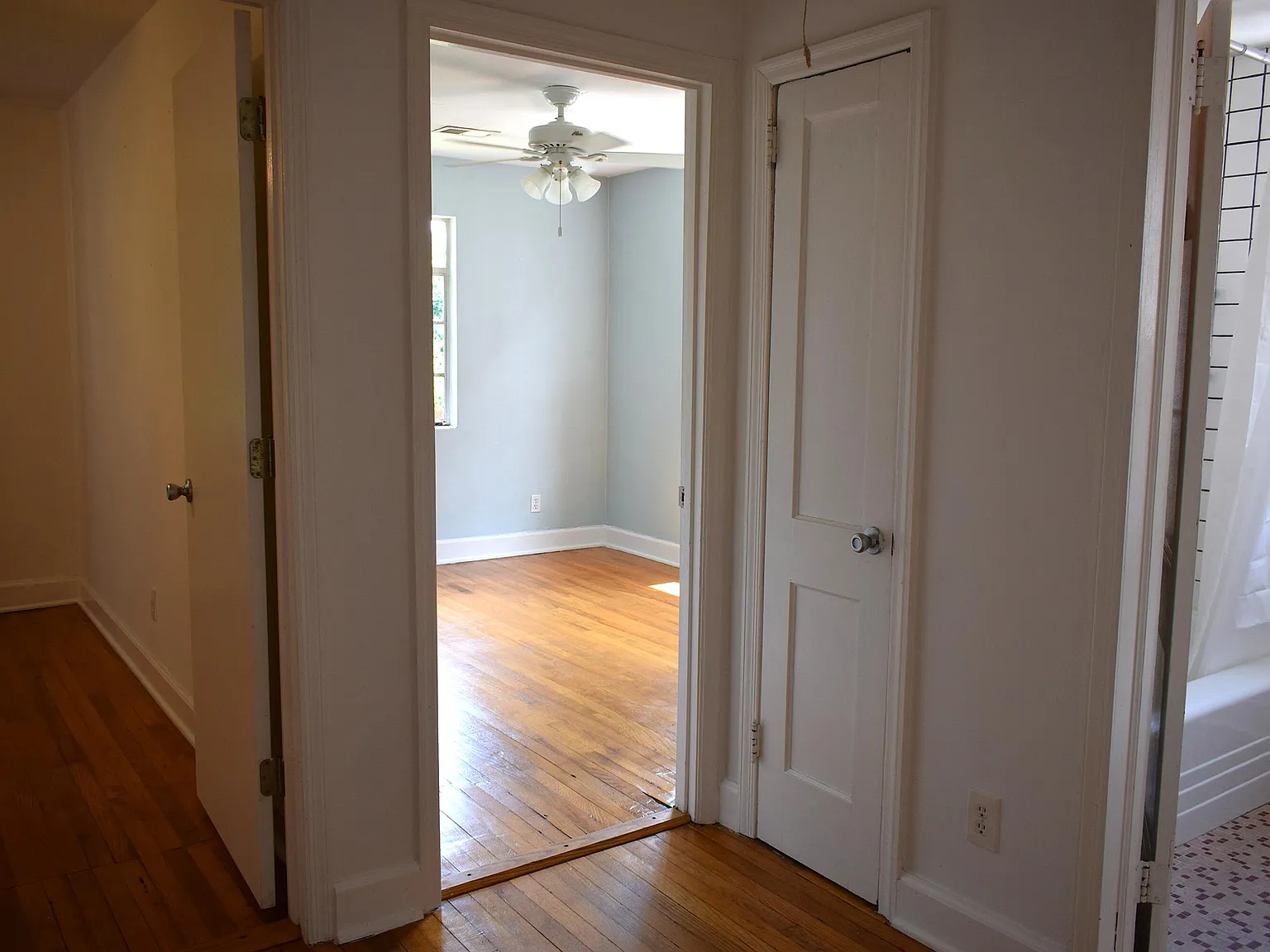 1208 Hickman Road - B — Photo 3